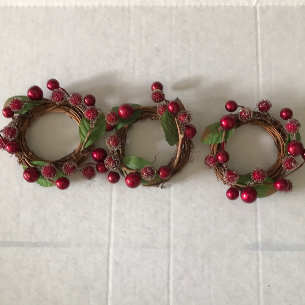 Festive Red Berry Rings - Picture 6 of 11